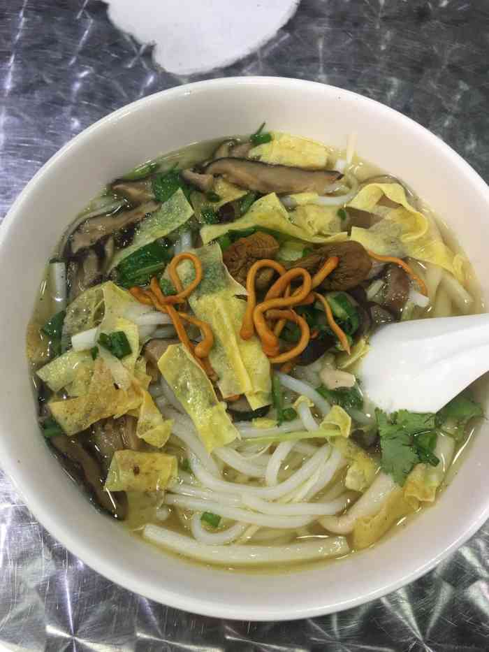 貌似广西有的是「尼姑素面」而非「尼姑粉」.