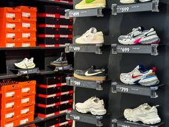-百年港湾奥特莱斯(香炉礁店)