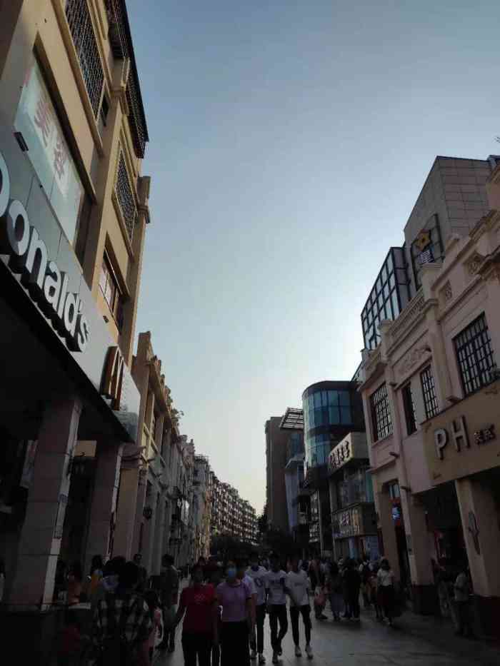 星汇步行街-"新会星汇步行街――街上的星汇广场是骑楼步.