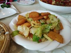圆白菜炒窝头-鑫巴蜀小镇 · 水煮鱼专研店(玉桥店)