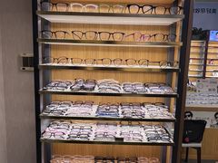-优医视平价眼镜蔡司依视路折扣工厂店(十里堡店)