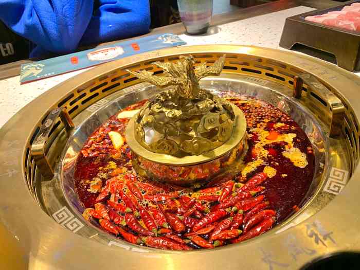 火凤祥鲜货火锅(柳巷店)-"锅底有鸡翅根很好吃,大骨头也好吃,锅底还.