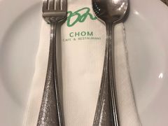 -Chom Cafe and Restaurant