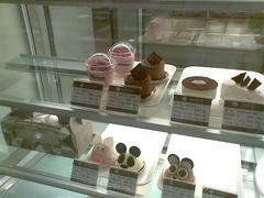 橱窗2-莉莲蛋挞(大华悦沢书店)
