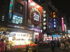 -六合夜市