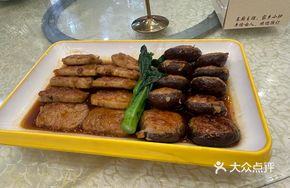 Braised Pork-stuffed Lotus Root and Mushroom