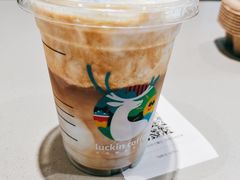 蓝天白云拿铁-luckincoffee瑞幸咖啡(香港名店街店)