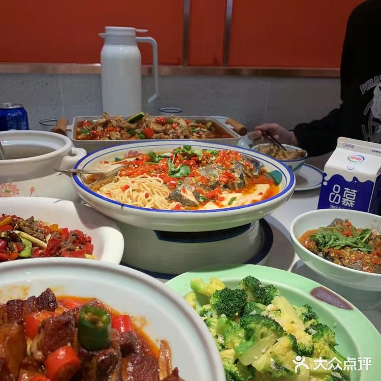 原来这家湘菜馆的总店在万州