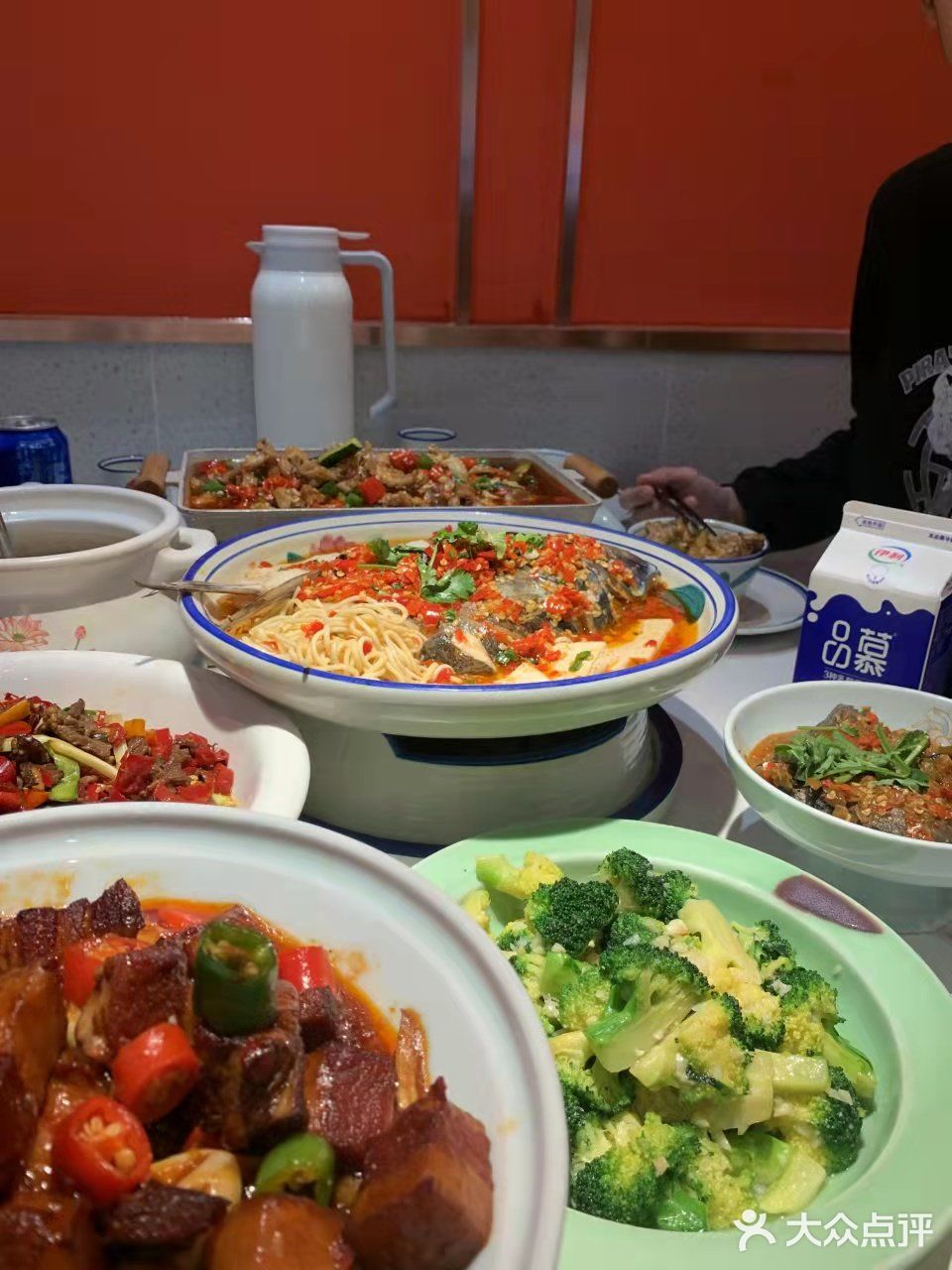 原来这家湘菜馆的总店在万州