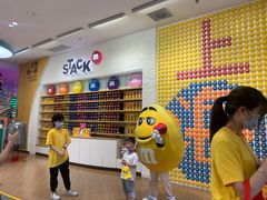 -m豆巧克力世界(上海世茂广场店)