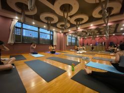 -威思丽高温瑜伽会馆