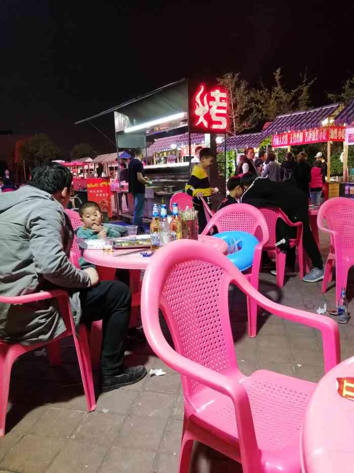 群主烤场-"生意挺好的,脆骨和掌中宝很好吃~豇豆和花.