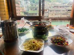 -临江餐馆二楼美食部落