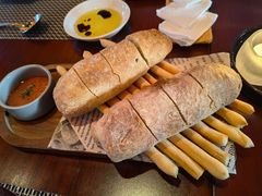 餐前面包和芝士棒-杭州西子湖四季酒店-WL BISTRO西湖餐厅(灵隐路店)