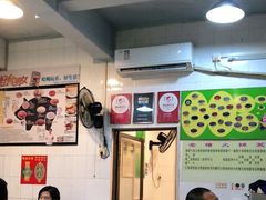 大堂-华哥新鲜猪精品美食