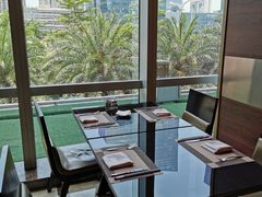 靠窗位-大中华希尔顿酒店-念自助餐·嗨啤·小龙虾