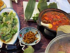 -刘姐啤酒鱼民族演艺餐厅(西街总店)