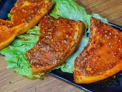 限量精选小猪肉-西昌小院火盆烧烤(新街里店)