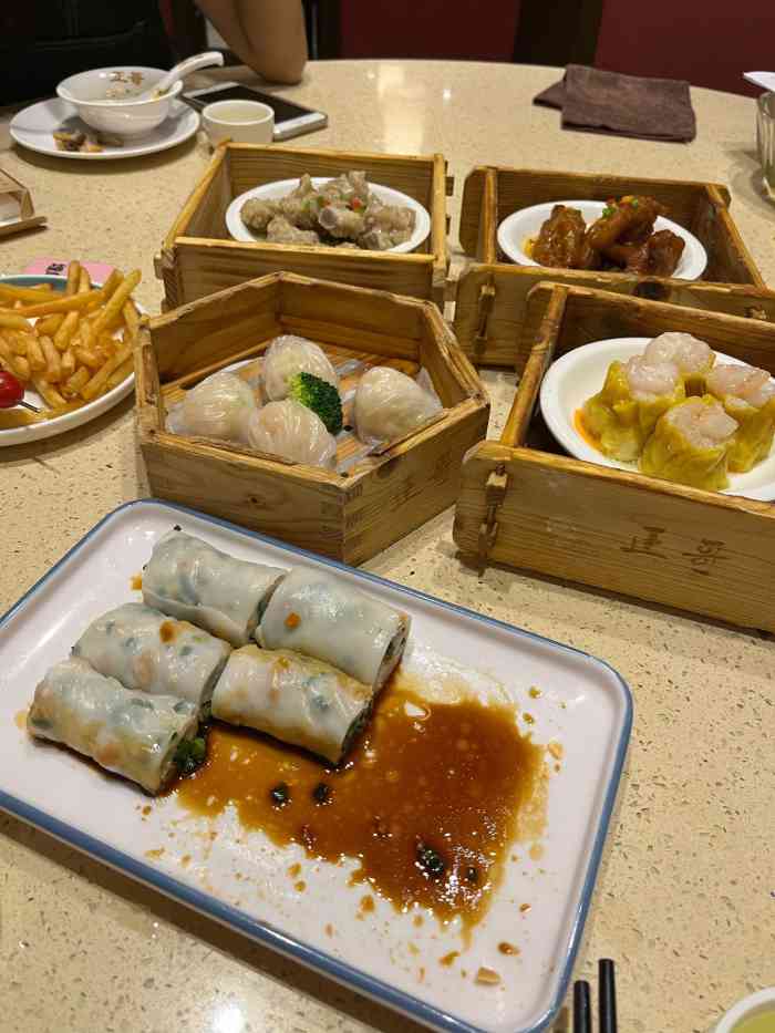 正哥点心皇子-"[微笑]晚上喝茶的地方不多.贪方便又来正.