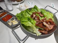 生菜蒜香排骨-欧记大排档·景德菜(上海首店)