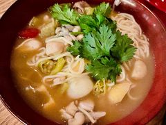 泡椒牛蛙面-面上有光