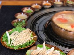 云南韭菜根-阿山卓·野生菌火锅·纳西火塘烤肉