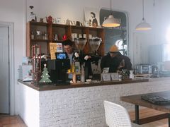 -彳亍咖啡·这里(水湾路店)