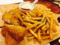 鳕鱼饼配薯条-玛格萝妮比萨屋(陆家浜路店)