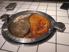 菌汤鸳鸯锅-贤合庄卤味自助火锅(新都汇店)