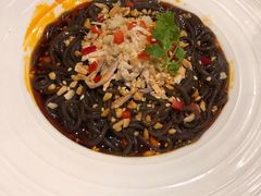 酸辣鸡丝蕨根粉-港丽餐厅(高德置地店)