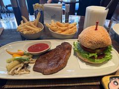 -上海和平饭店维克多咖啡厅 Victor's