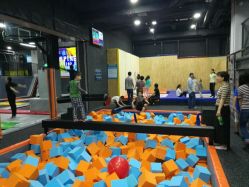 -蹦贝运动中心·蹦床·攀岩·闯关(龙岗店)