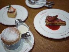 焗红酒梨子肉桂杏仁挞-Entrecôte 法国牛扒馆(保利·时光里店)