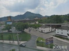 -铂逸梦秦酒店(横店梦幻谷店)