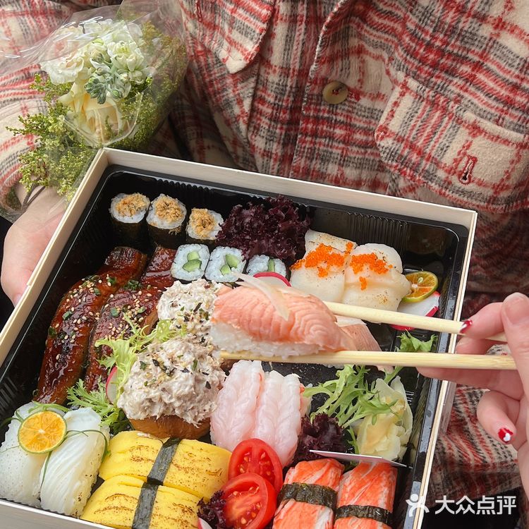真羡慕成都人!去春游🧺都能点寿司拼盘外卖