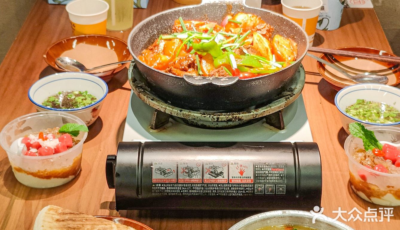 火遍川渝的烧鸡公，从破烂房子里炸裂飘香！