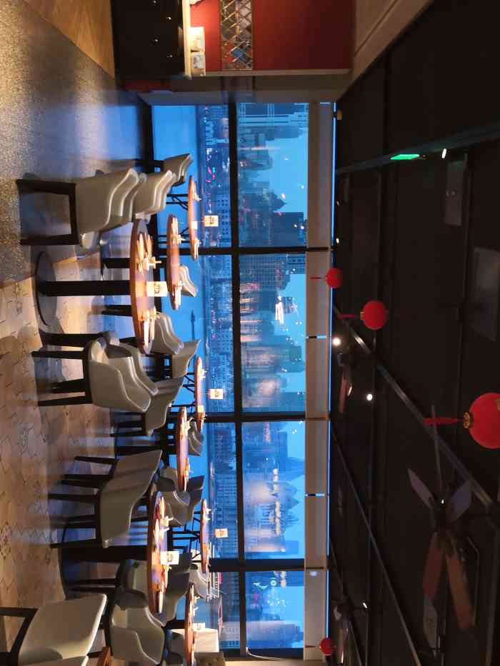 上海正大广场→小南国 地址:上海陆家嘴西路168号正大广场8f01a  环境