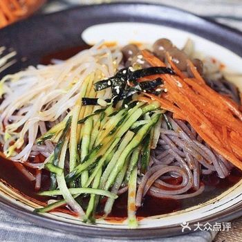 ❀食材:  荞麦面、胡萝卜1段、黄瓜1段、豆芽1把、