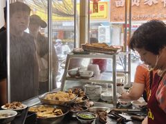 -松树干拌面店