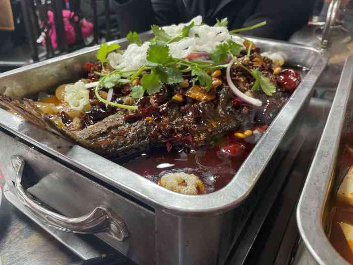 小舅母子烤鱼(万州天生天城店)-"心连心广场连着一片都是烤鱼的地方