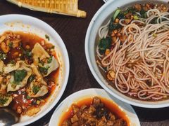 -爆炸头阿姨小四川正宗川味小吃(无任何分店)