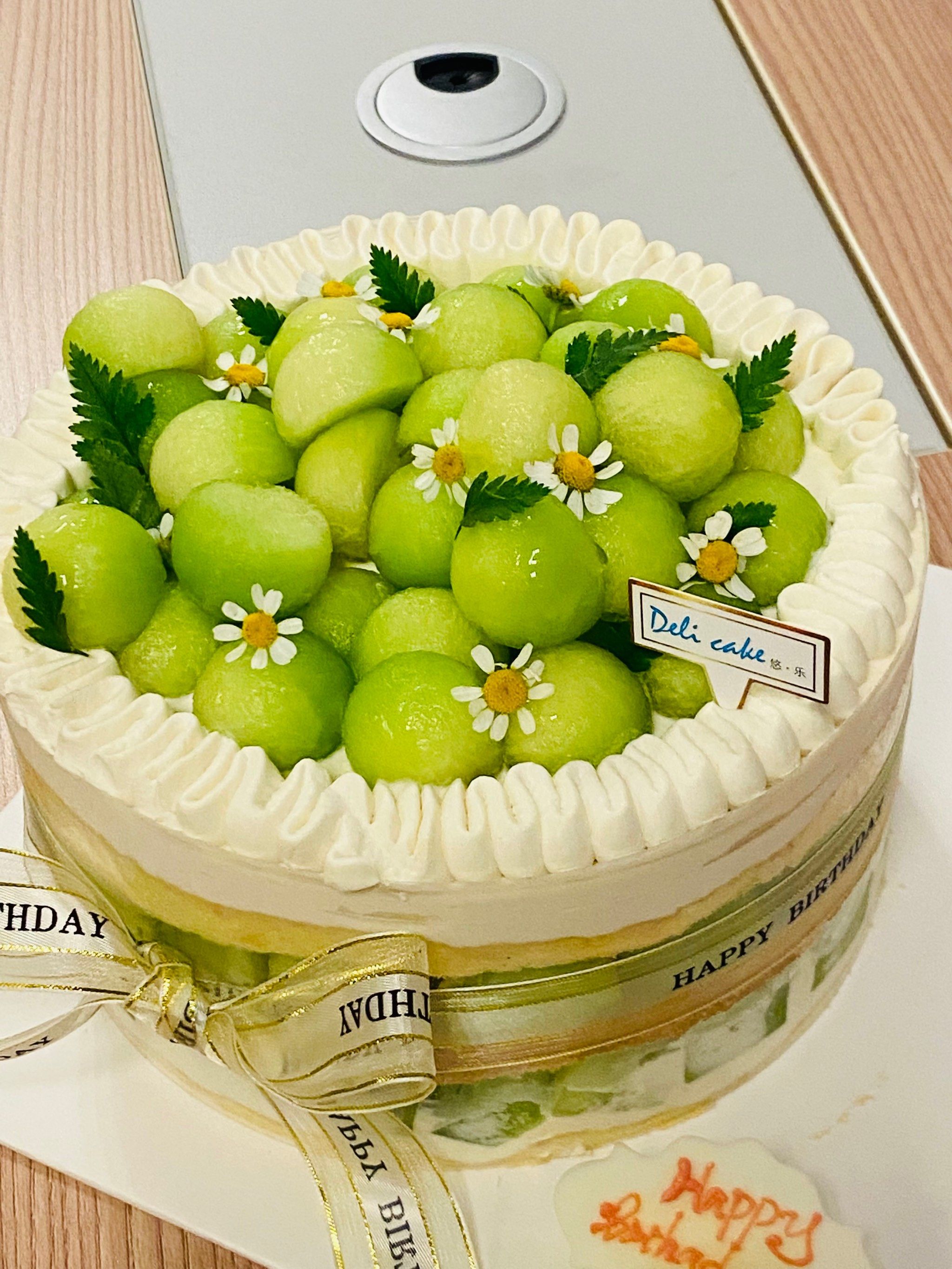 四月生日月吃的是蜜瓜蛋糕🍰 奶油不多都是蜜瓜