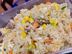 特色牛肉蛋炒饭-長壹旋转烤吧 农家鸡火锅