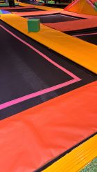 -蹦蹦跳跳(新奥购物中心店)