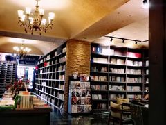 -钟书阁(松江泰晤士小镇店)