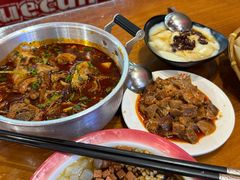 -爆炸头阿姨小四川正宗川味小吃(无任何分店)