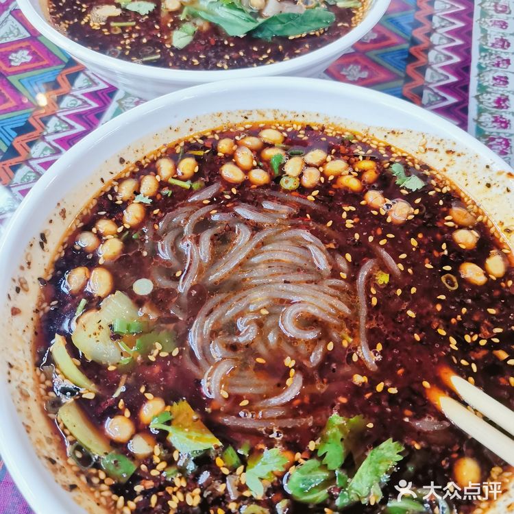 回民街地铁口嘹咋咧的美食~酸辣粉