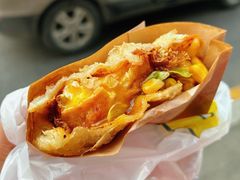 炸蛋重口多酱葱油饼-小红车炸蛋葱油饼