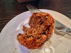炸手撕猪肉球-瑞食酒馆 La Taverne Suisse