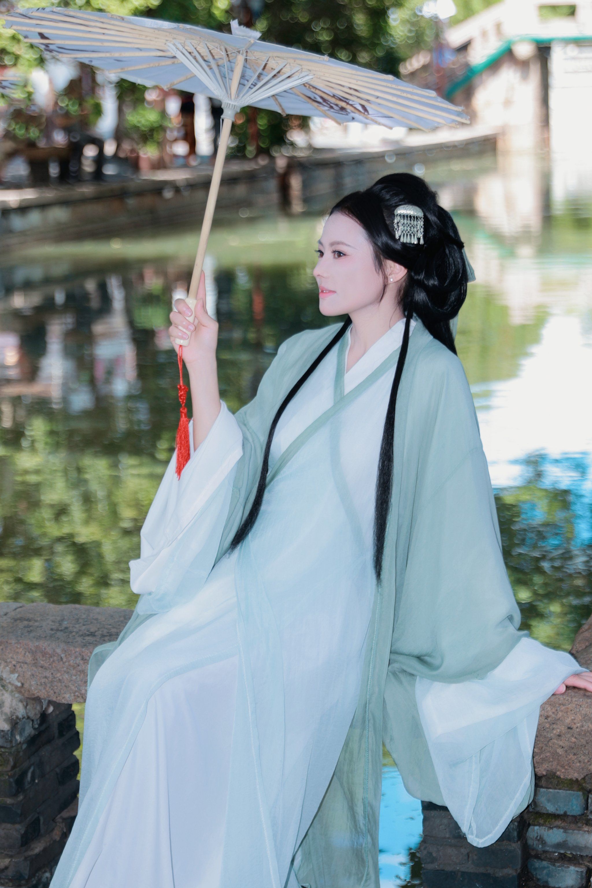 撑伞漫步汉服情